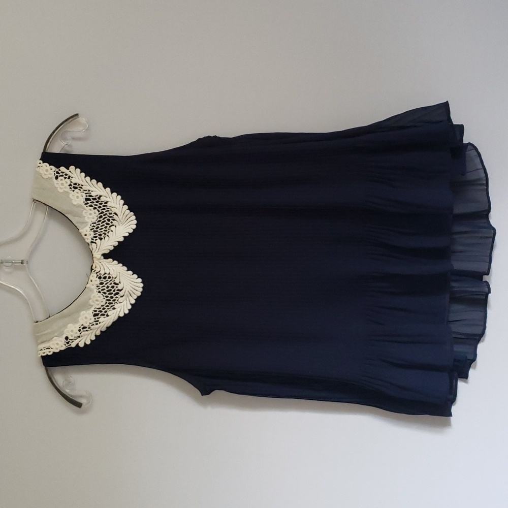 Navy blue Lauren Condrad sleeveless blouse with lace collar (peter pan top)
